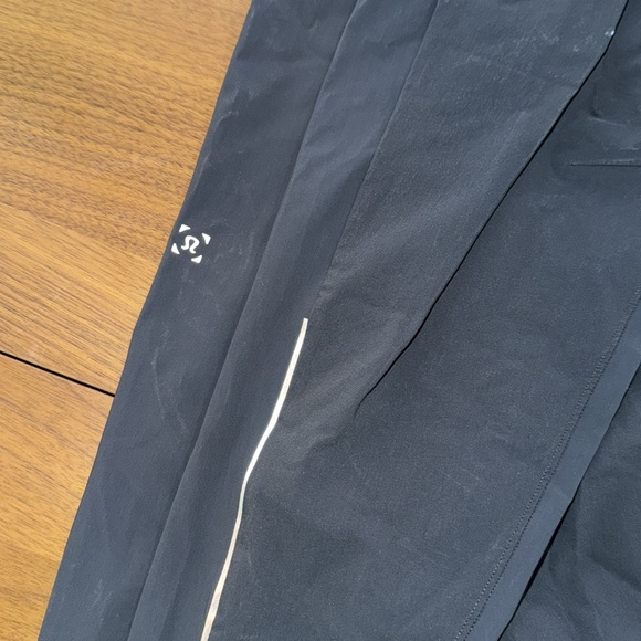 Men’s Lululemon Grey Surge Hybrid Pant - Picture 2 of 5